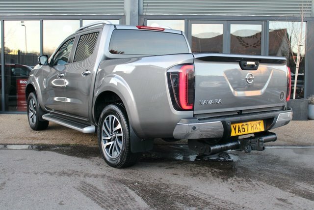 Nissan Navara 2.3 Dci Tekna Pickup Double Cab 4W Grey #2