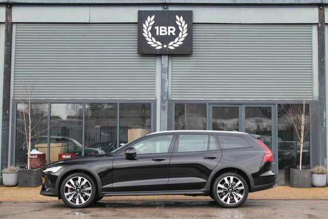Volvo V60 Cross Country 2.0 B5 Mhev Estate Hybrid Awd Euro Black #4