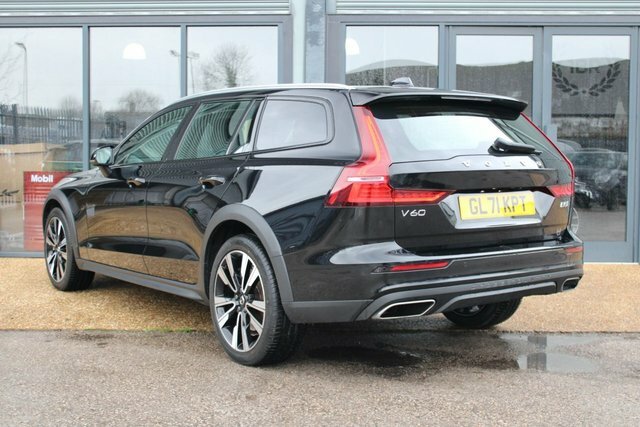 Volvo V60 Cross Country 2.0 B5 Mhev Estate Hybrid Awd Euro Black #2