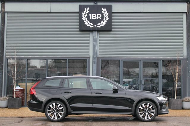Volvo V60 Cross Country 2.0 B5 Mhev Estate Hybrid Awd Euro Black #3
