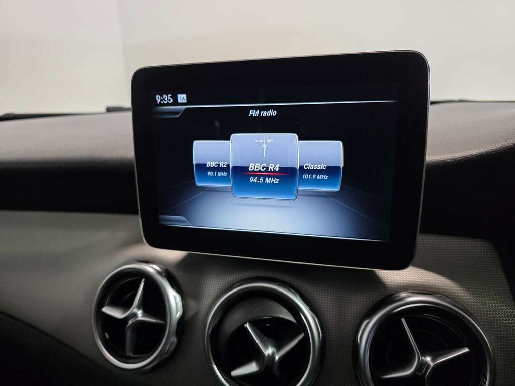 Mercedes-Benz GLA Class 2.1 Gla200d Se Euro 6 Ss Green #37