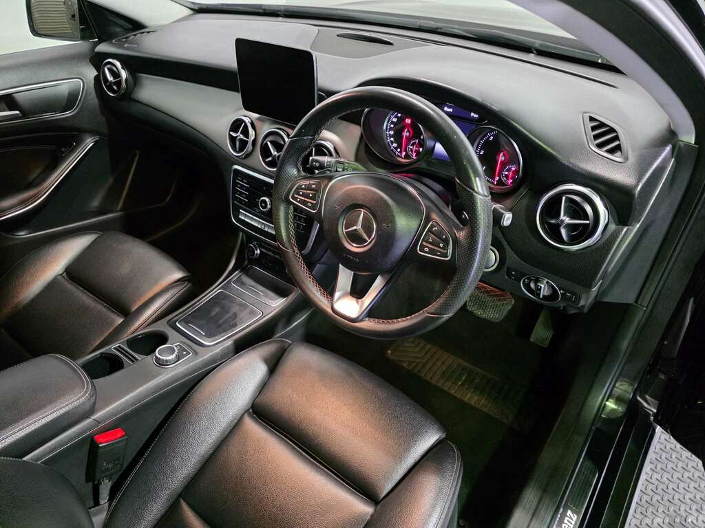 Mercedes-Benz GLA Class 2.1 Gla200d Se Euro 6 Ss Green #9