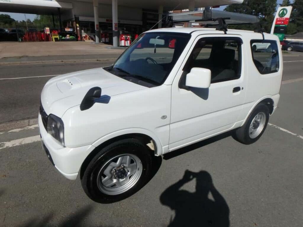 Suzuki Jimny 660 .. Ideal Town Or Country 4X4 White #6