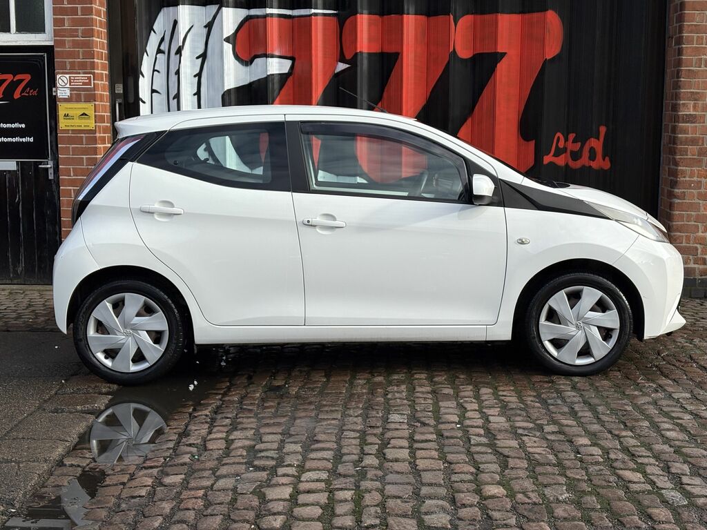 Toyota Aygo 2014 1.0 Vvt-i X-play Hatchback LJ64XDH White #2