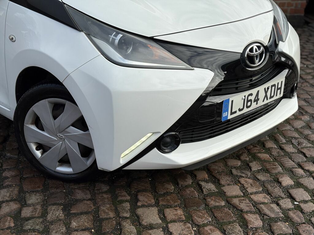 Toyota Aygo 2014 1.0 Vvt-i X-play Hatchback LJ64XDH White #6