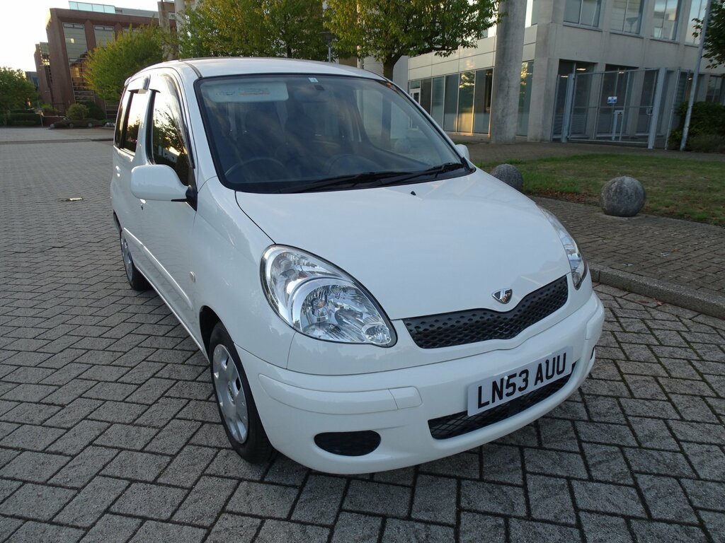 Toyota Verso 1.3 Auto White
