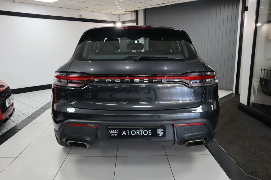 Porsche Macan Suv GD71YFX Grey #6