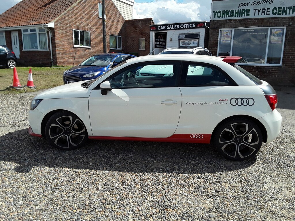 Audi A1 Hatchback 1.6 Tdi Competition Line 2011 White #4