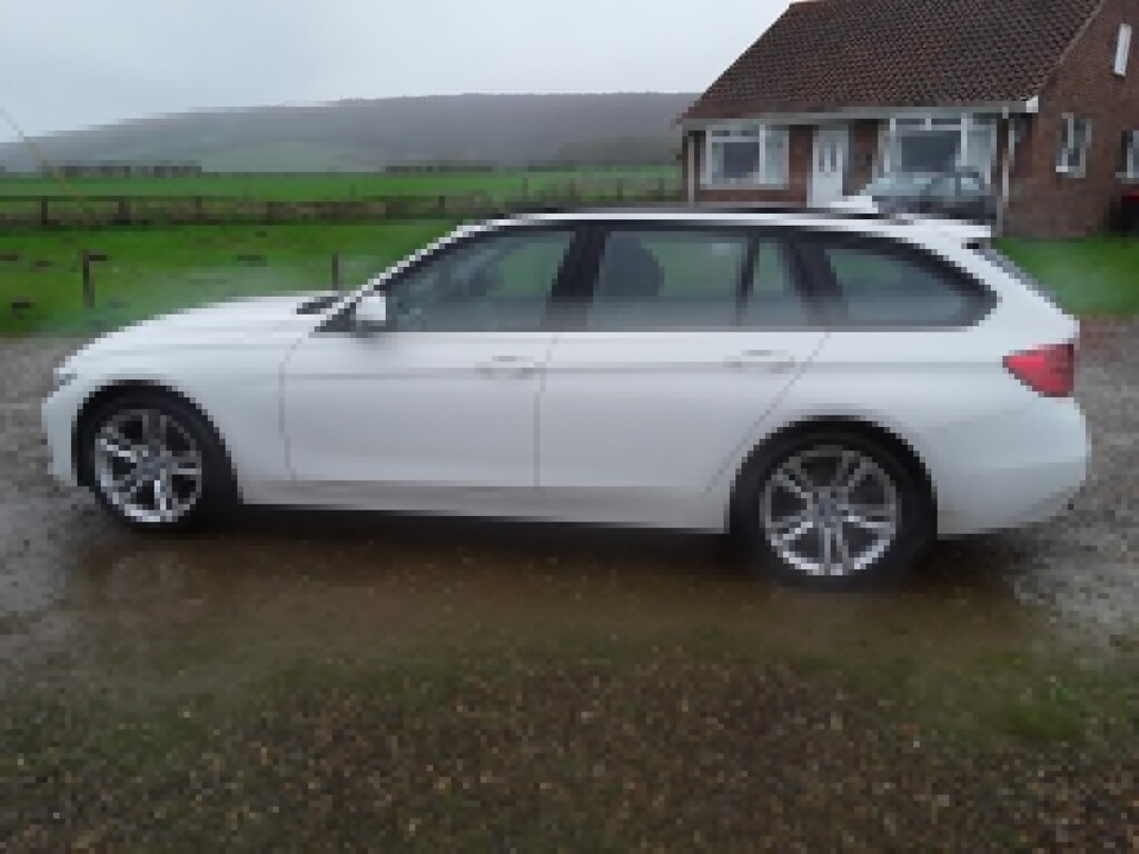 BMW 3 Series Estate 2.0 318D Sport Touring 2013 EA63GZF White #4