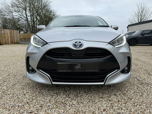 Toyota Yaris 1.5 Vvt-h Excel Hatchback Hybrid E-cvt TGZ9462 Silver #2
