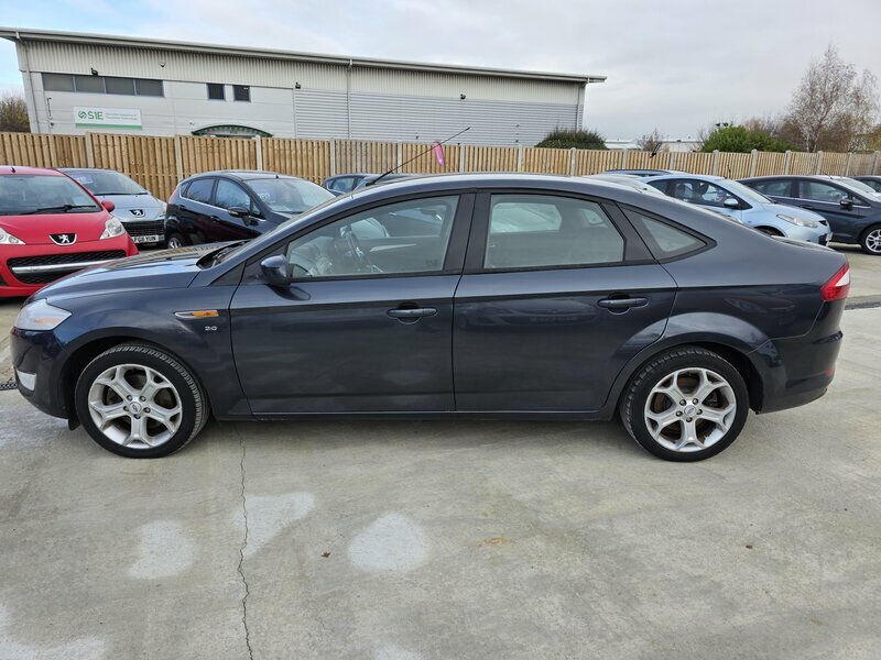 Ford Mondeo 2.0-Mondeo-sport-5dr Grey #4