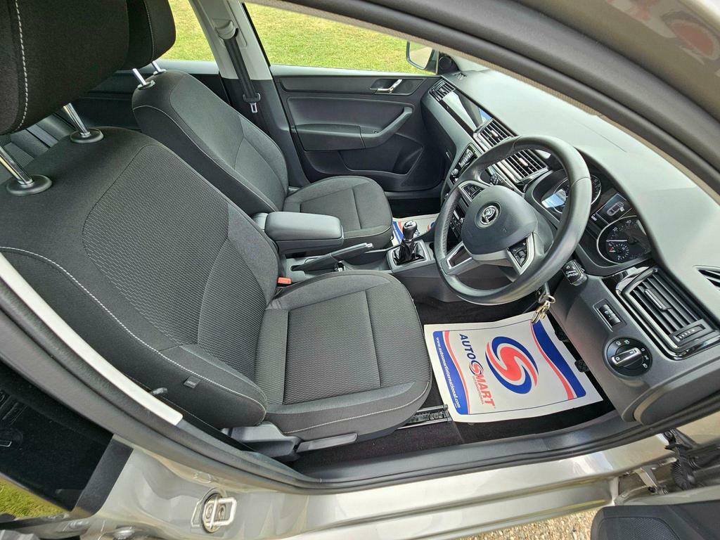 Skoda Rapid Spaceback 1.4 Tdi Se Tech Euro 6 S S Beige #3