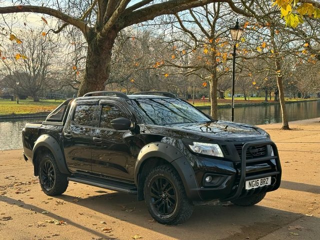 Nissan Navara Navara 2.3 Dci Tekna 4X4 Shr Dcb 190 Bhp Black #3