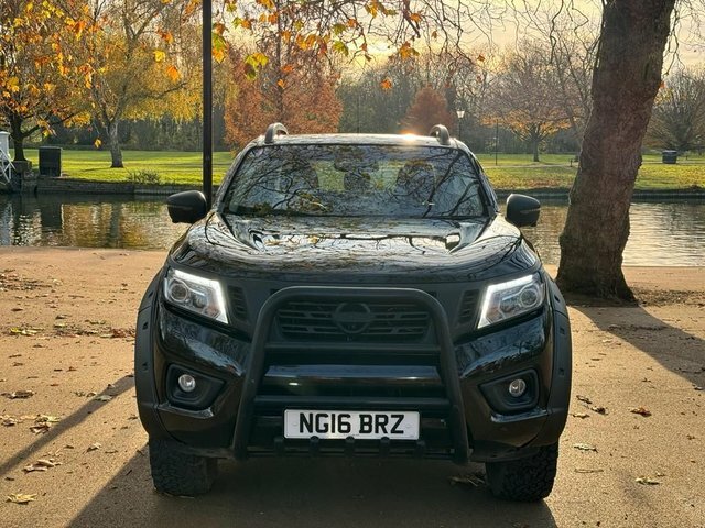 Nissan Navara Navara 2.3 Dci Tekna 4X4 Shr Dcb 190 Bhp Black #4