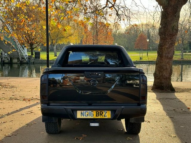 Nissan Navara Navara 2.3 Dci Tekna 4X4 Shr Dcb 190 Bhp Black #5