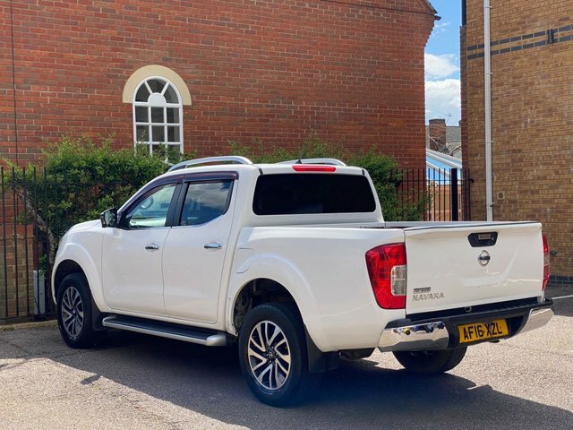 Nissan Navara Navara 2.3 Dci Tekna 4X4 Shr Dcb 190 Bhp White #5
