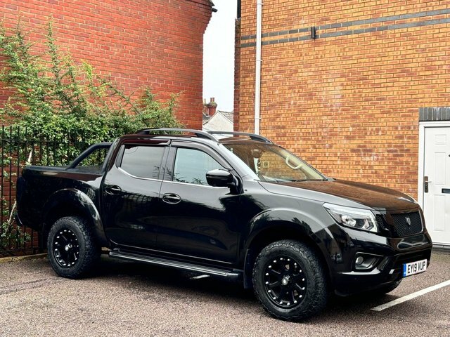 Nissan Navara 2.3 Dci N-guard Pickup Double Cab EY19VUP Black #2