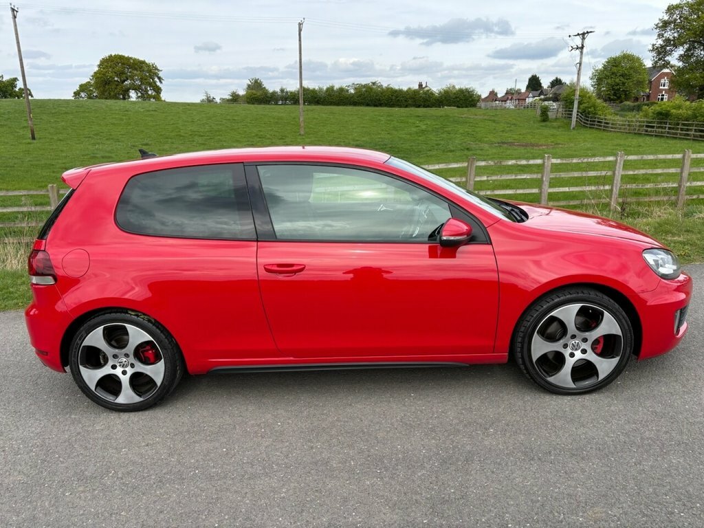 Volkswagen Golf 2L Gti Red