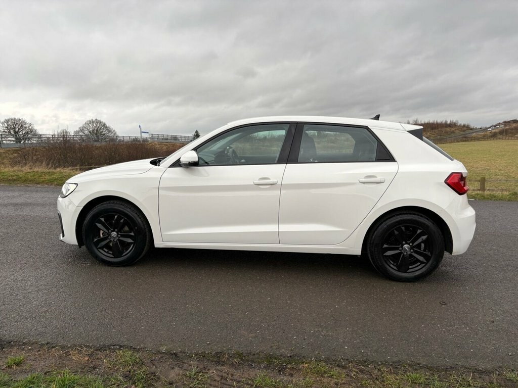 Audi A1 1L Technik YY69VDO White #5