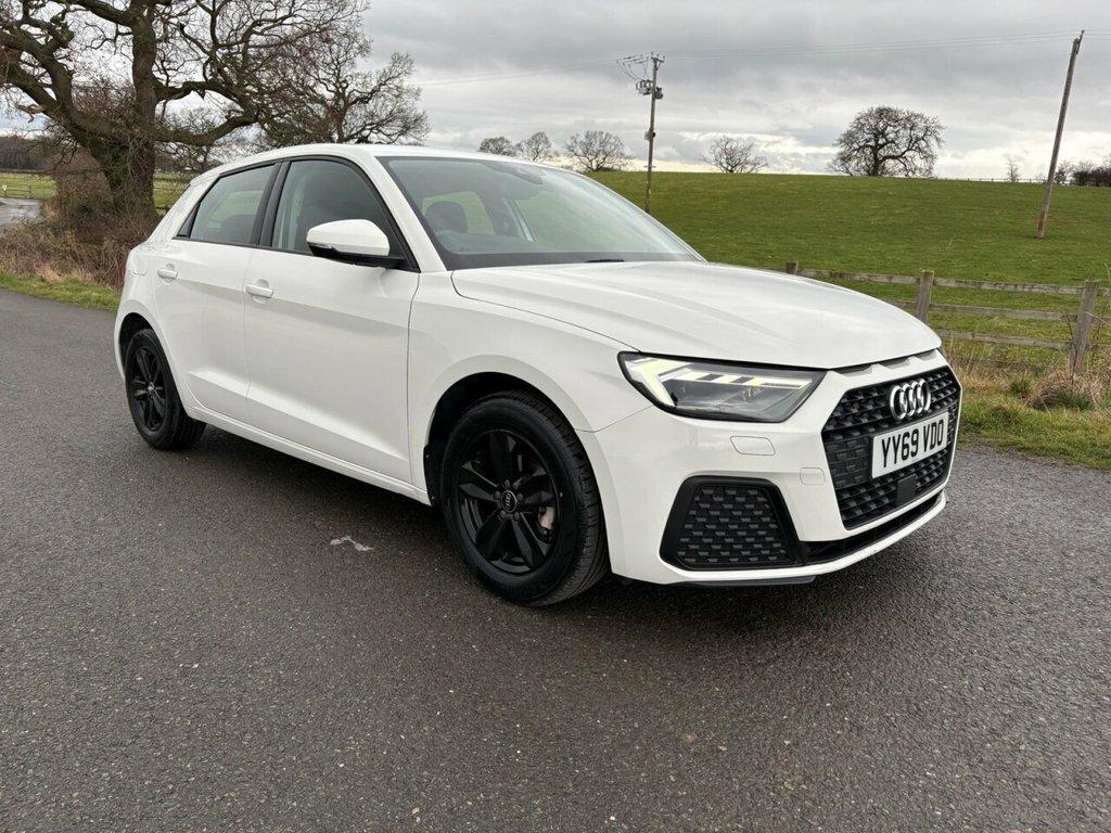 Audi A1 1L Technik YY69VDO White #2