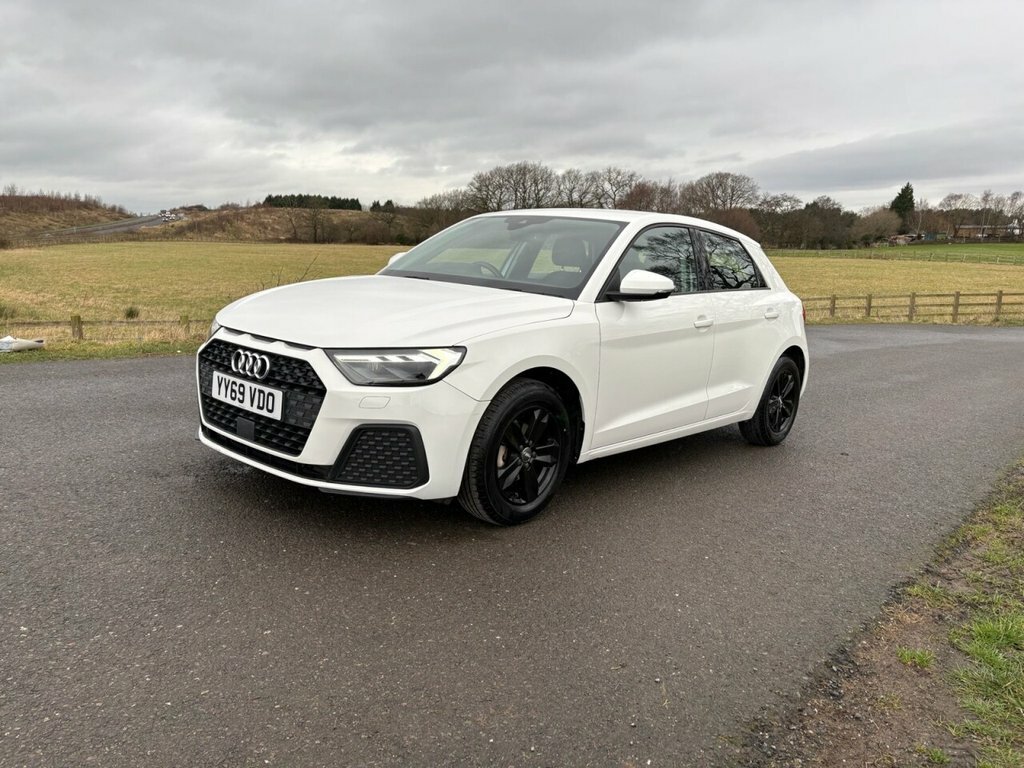 Audi A1 1L Technik YY69VDO White #4