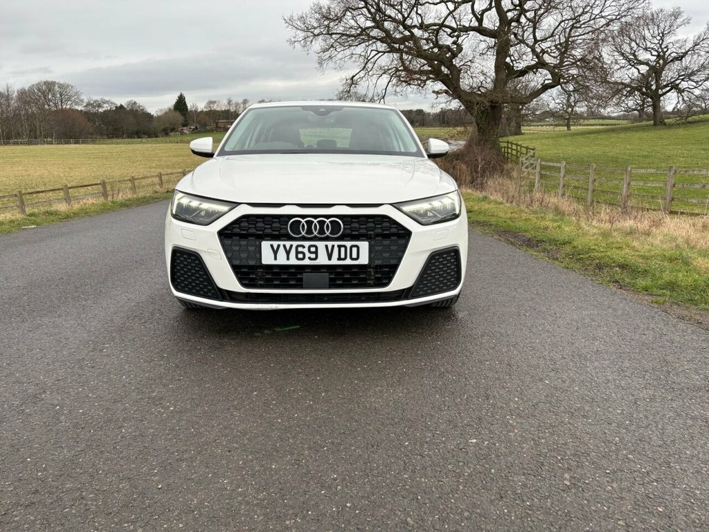 Audi A1 1L Technik YY69VDO White #3