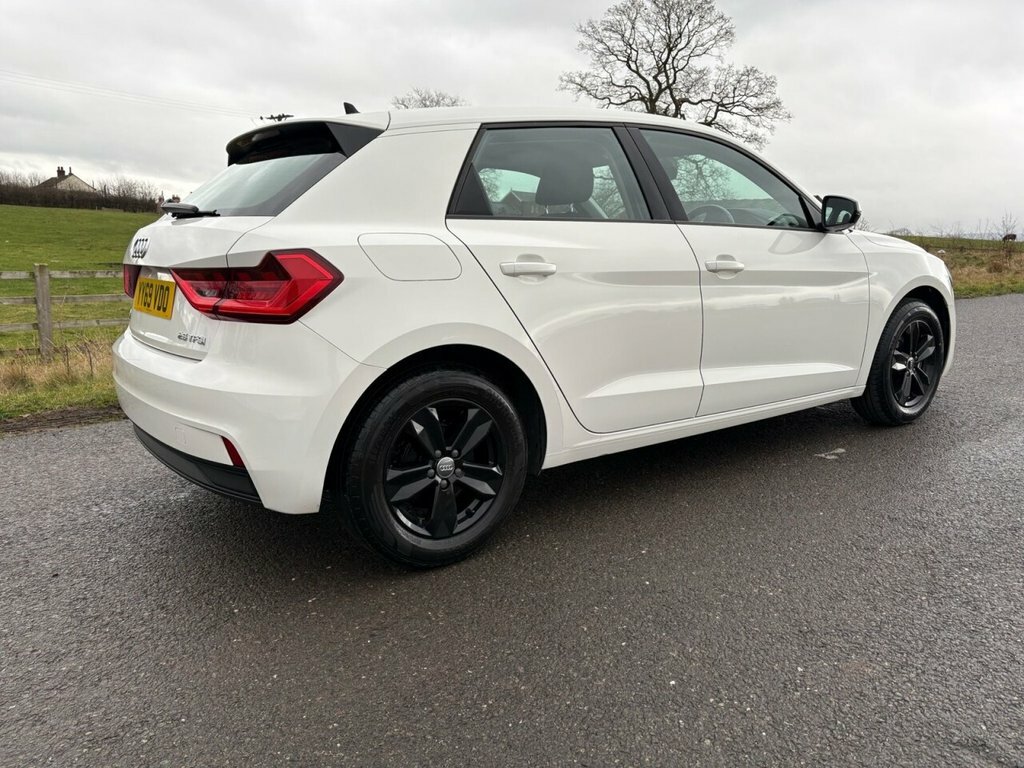 Audi A1 1L Technik YY69VDO White #6