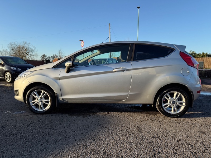 Ford Fiesta Zetec Silver #4