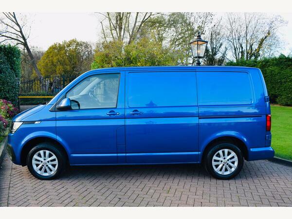 Volkswagen Transporter Panel Van 2.0 Tdi T28 Highline Dsg Fwd Swb Euro 6 MA24FWZ Blue #2
