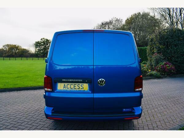 Volkswagen Transporter Panel Van 2.0 Tdi T28 Highline Dsg Fwd Swb Euro 6 MA24FWZ Blue #4
