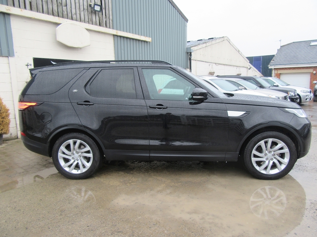 Land Rover Discovery Td V6 Hse OY17NZZ Black #5