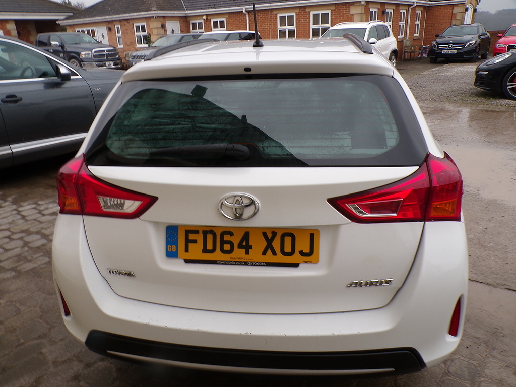 Toyota Auris D-4d Active FD64XOJ White #5