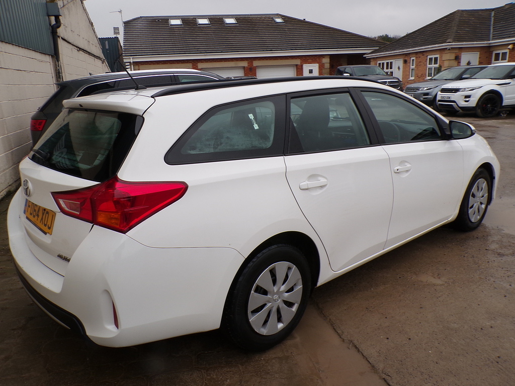 Toyota Auris D-4d Active FD64XOJ White #6
