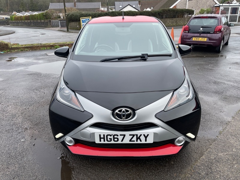 Toyota Aygo Vvt-i X-press HG67ZKY Black #2