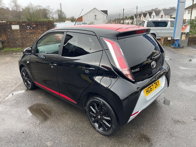 Toyota Aygo Vvt-i X-press HG67ZKY Black #5