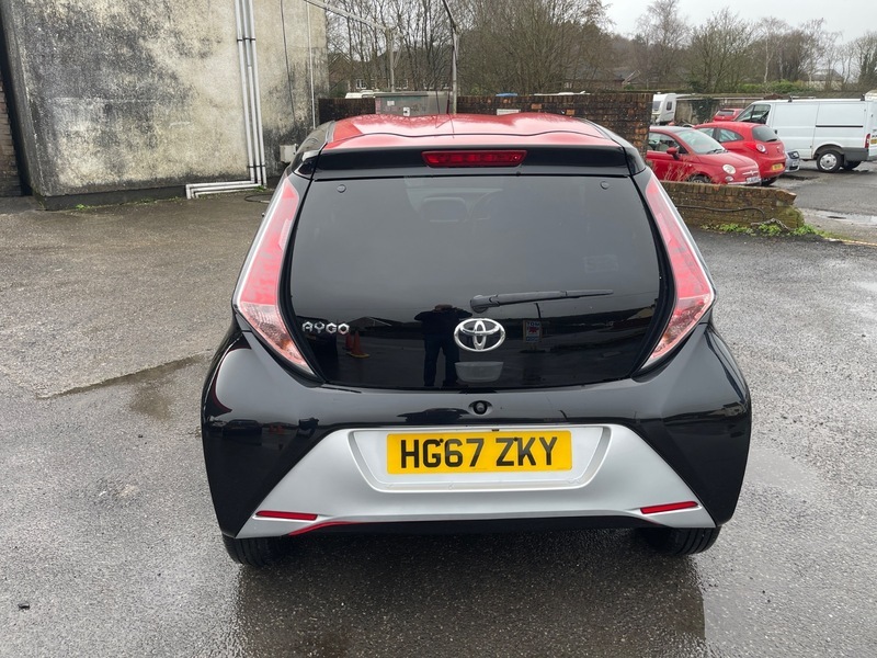 Toyota Aygo Vvt-i X-press HG67ZKY Black #6