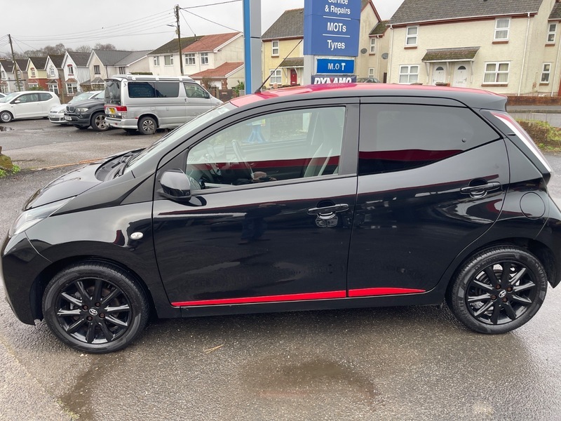 Toyota Aygo Vvt-i X-press HG67ZKY Black #4
