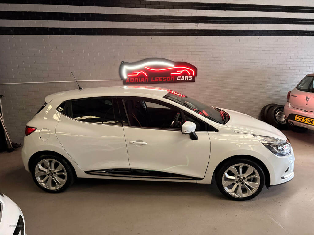 Renault Clio 0.9 Tce 90 Iconic HS19KZU White #3