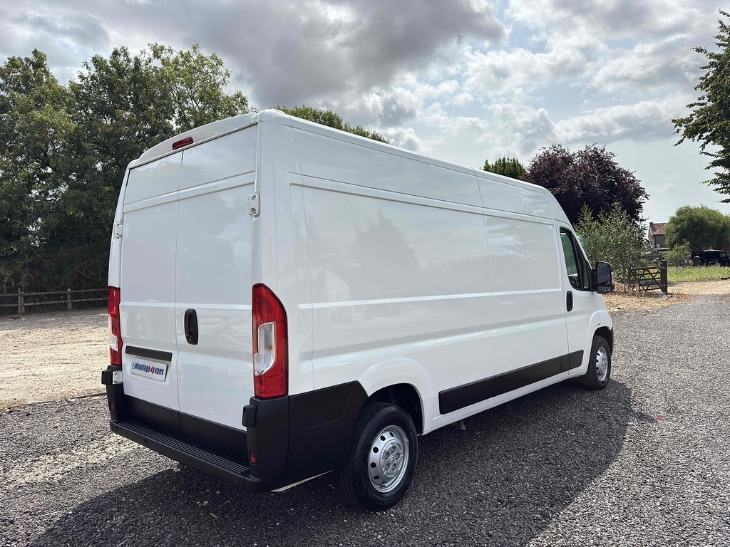 Citroen Relay Bluehdi 35 Enterprise MJ70KPY White #3