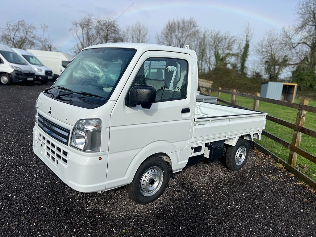 Mitsubishi Truck 4X4 Minori Edition WX74FMO White #3