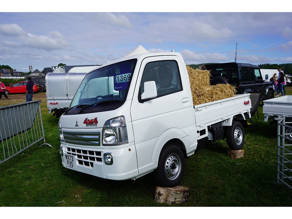 Mitsubishi Truck 4X4 Minori Edition WX74FMO White #4