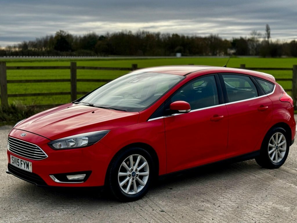 Ford Focus Hatchback SV15FYM Red #4