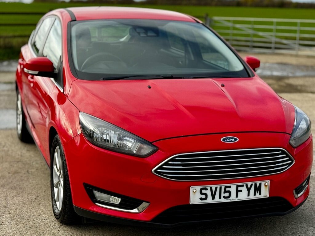 Ford Focus Hatchback SV15FYM Red #2