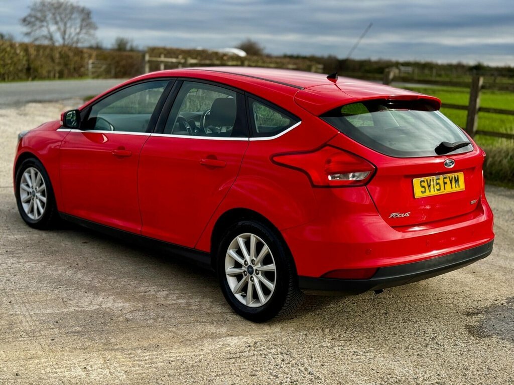 Ford Focus Hatchback SV15FYM Red #5