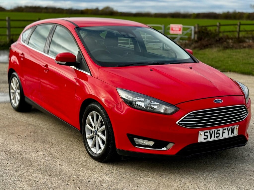 Ford Focus Hatchback SV15FYM Red #6