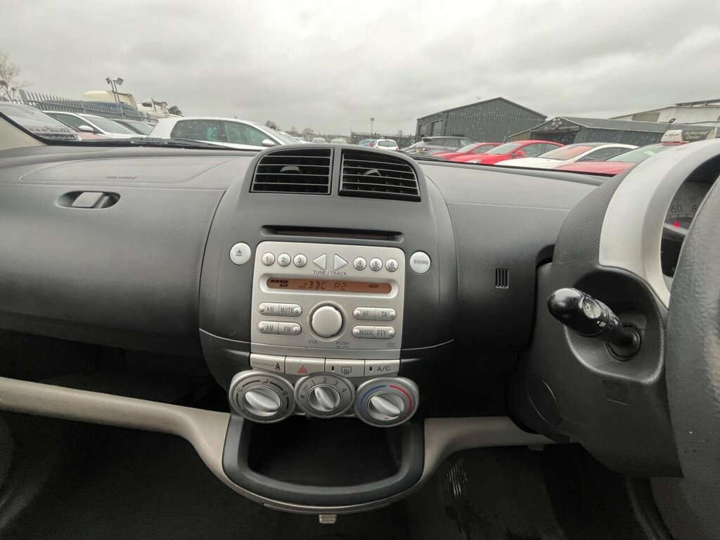 Daihatsu Sirion Hatchback Red #8