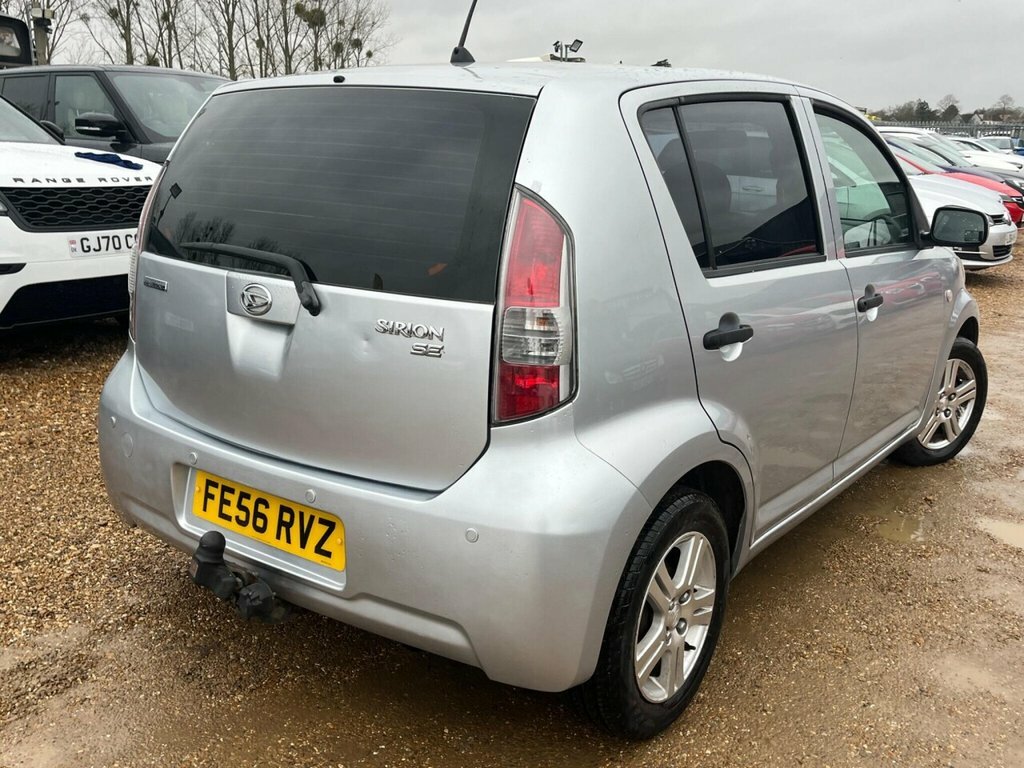 Daihatsu Sirion Hatchback Red #4
