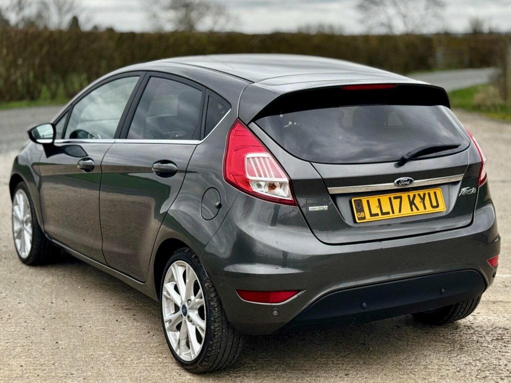 Ford Fiesta Hatchback LL17KYU Grey #4