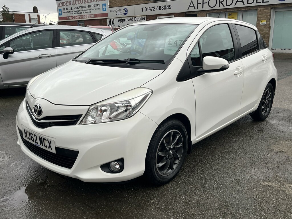Toyota Yaris Hatchback 1.0 Vvt-i Edition 2012 White