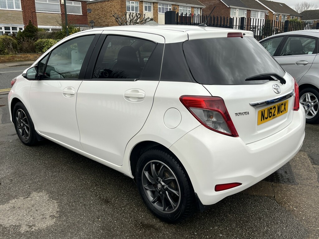 Toyota Yaris Hatchback 1.0 Vvt-i Edition 2012 NJ62WCX White #4